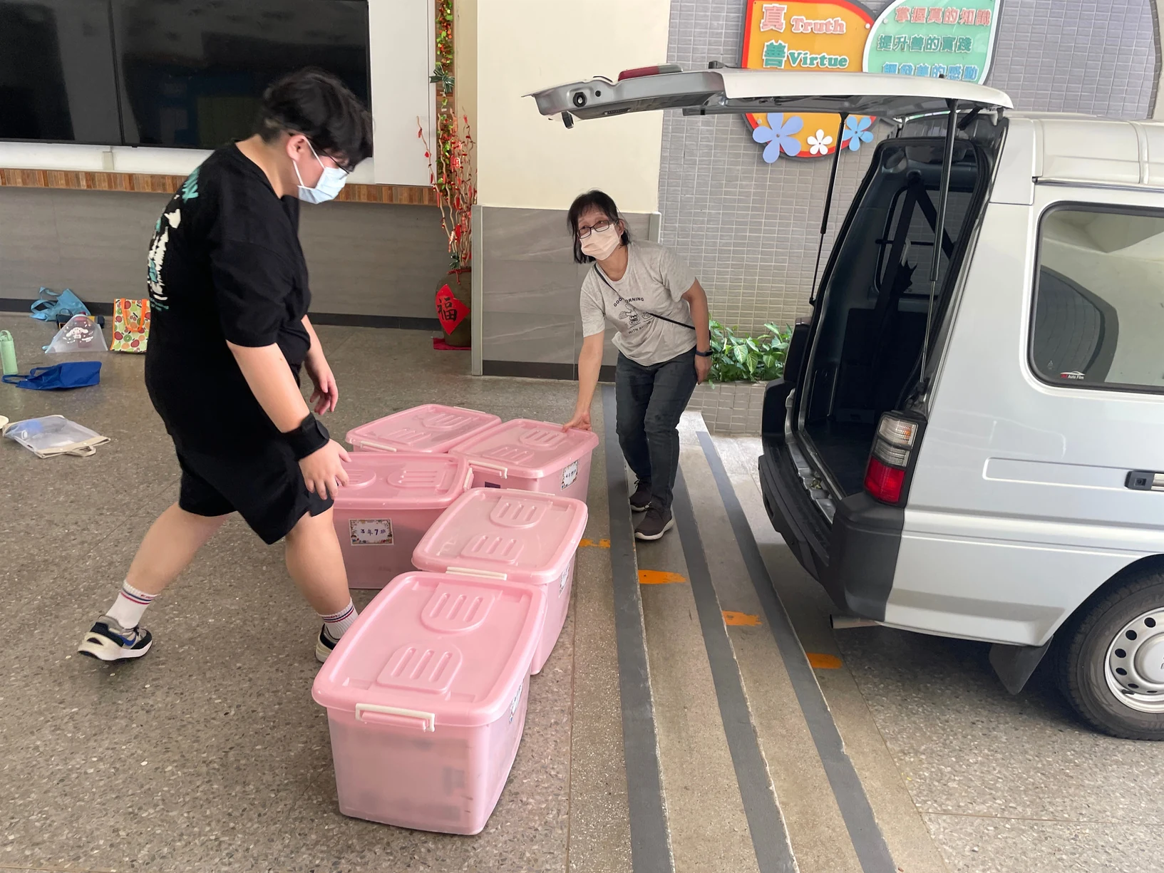 新北市立圖書館書箱送到學校