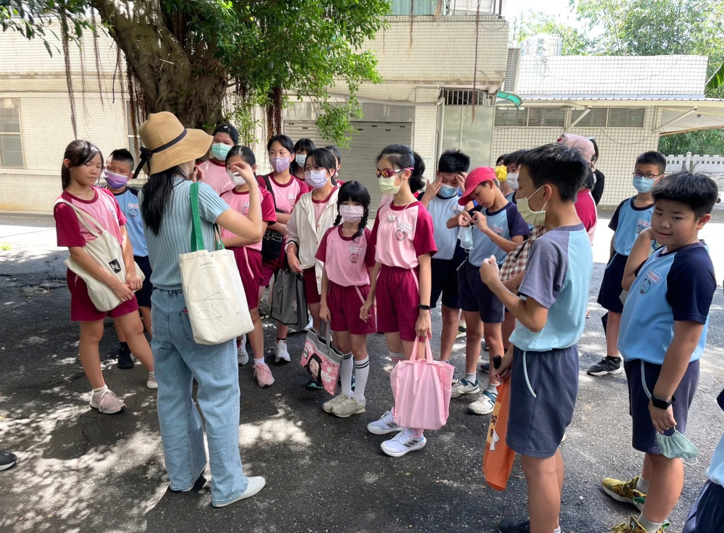 學生參與家鄉瓦磘溝走讀