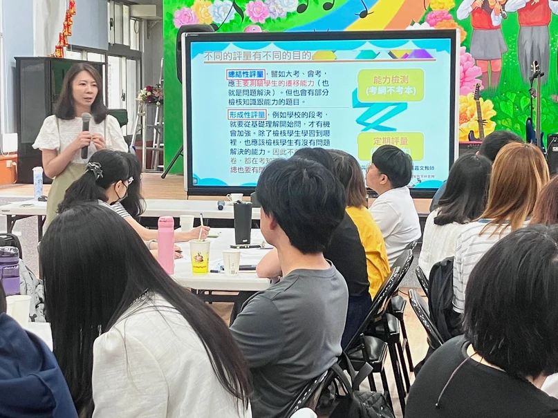 讀媒教學實驗室共備媒體識讀教材。