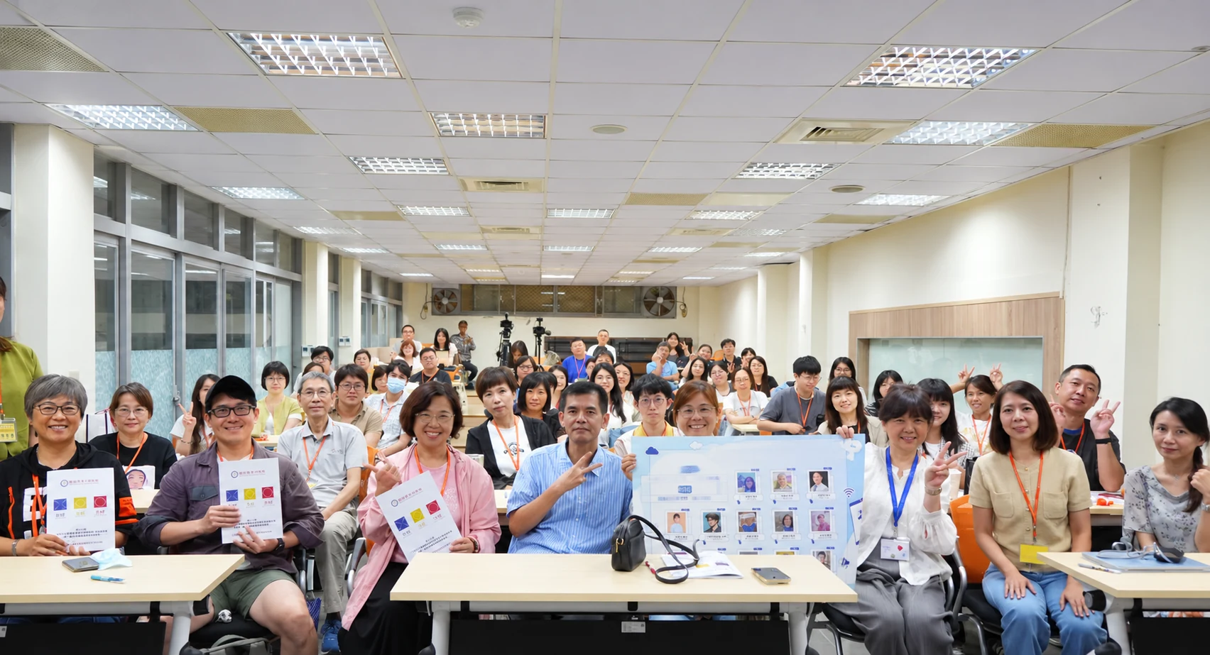 與校外夥伴交流閱讀教育經驗。